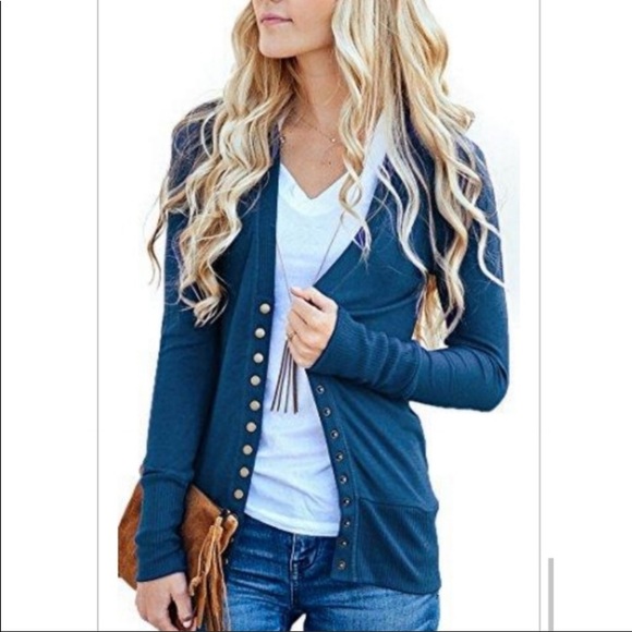 🤩HOST PICK 🎉🆕 Snap Front Cardigan true 2 size - Picture 3 of 9